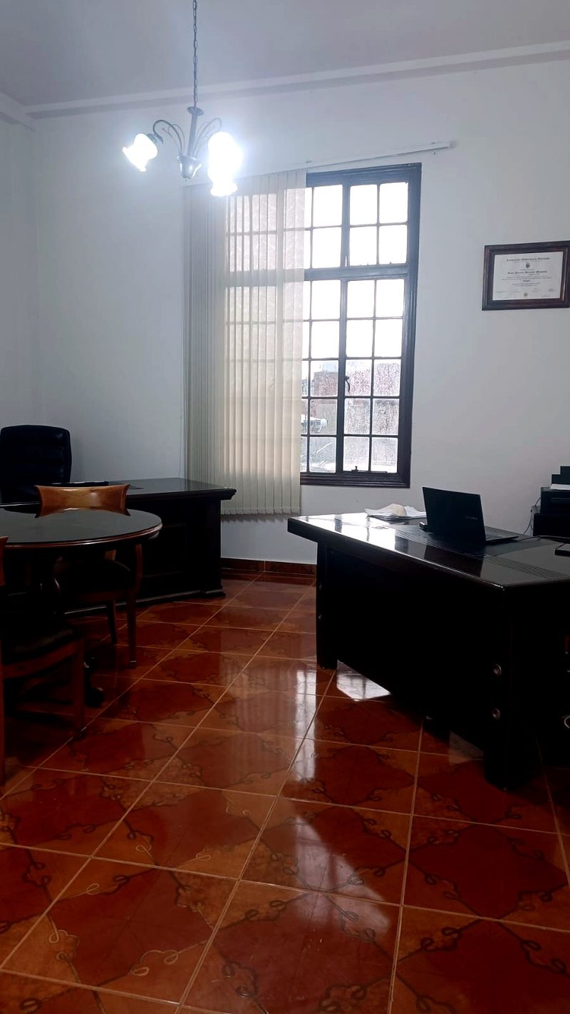 Sala de reuniones y atención presencial a clientes en FADY Legalis, Edificio Henry
